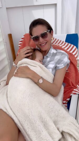 Astrid Coppens Instagram - Playtime & Snuggles 🌊⛱️ #momlife #sisterlove❤️ #sisters