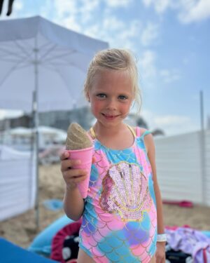 Astrid Coppens Instagram - Ondertussen is nonkel Lau terug in LA. We gaan je zo missen! 🥹💔 #TotSnel #delau