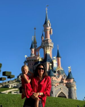 Astrid Coppens Instagram - #Photodump van ons magische prinsessenweekend in Disneyland ✨👑 Het was een droom die uitkwam voor ons allen 🌹 #DisneyMagic #PrincessVibes #advertentie
@disneylandparis @disneybe #disneylandparis #UnforgettableMemories