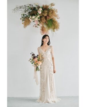 Asuka Kijima Instagram - 💐

dress @varie_dress by @wd1110s 
photograph @teranakaikkei 
hairmake @midori_hm 
flower @yuiflower_tokyo_ 

昔からお世話になっているカメラマン一桂さんの素敵すぎる写真、
いつも丁寧で絶対に可愛くしてくれる翠さんのヘアメイク。
yui flowerさんが作ってくれた世界に一つだけのお花。
そしてさぁやさんが選ぶvarieのドレス。

大好きなひとたちのおかげで、
思い出に残る最高の写真を撮ることができました。
ありがとうございます♡
‍

お仕事の写真ではありませんが、
一生に一度なので、お許しください…🙇‍♀️
‍