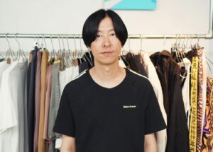 Atsushi Horie Instagram - 真夏のライブラッシュの前に、ためらいよりも予感で散髪なんだね💇🏻
@grico0221