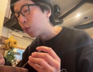 Atsushi Horie Instagram - う〜〜〜わ〜〜〜、何これぇ‼︎
ウニとあさりとしめじの
スパゲッティや〜〜〜！
#東中野モーゼ 
#彦まらない
#行列のできる店 
#ホリエ堂