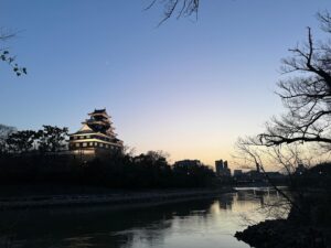 Atsushi Horie Instagram - 岡山城🏯🚃🌸🦢🍑🌉
#夕景プロジェクト