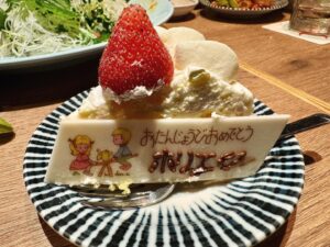 Atsushi Horie Instagram - #バースデーケーキ というカルチャー🎂
#カニクリームコロッケ という概念🦀
