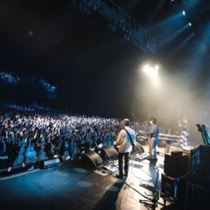 Atsushi Horie Instagram - 周年ツアーもいよいよ残り一本
待っとってね長崎🐉
photo by Rui Hashimoto
#ストレイテナー 
#SilverLiningTour