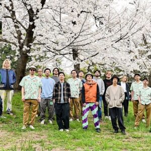 Atsushi Horie Instagram - 満開の桜に囲まれてのライブ🌸
そんなのいいに決まってるんだね
#newkicksgreenspia 
#服部緑地野外音楽堂 
#keishitanaka 
#yoursongisgood 
#ストレイテナー
photo by ピー山