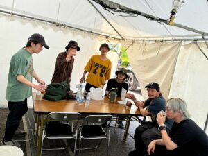 Atsushi Horie Instagram - 5年ぶりにアコチリましたな🗻
#ストレイテナー 
#OAU #toshilow 
#lowiq01 
#アコチル