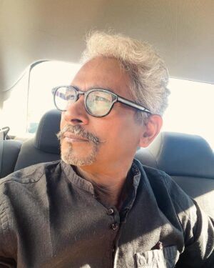 Atul Kulkarni Instagram - In LA 
Sun is the first star that dazzles you!!