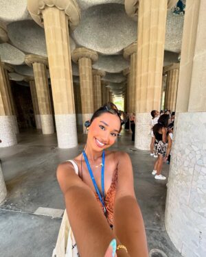 Audrey Ho-Wen-Tsaï Instagram - • Barcelona dump 🇪🇸🌞
•
•
•
•
•
•

merci à la mouette pour sa collaboration sur la dernière photo hahaha 

#spain #vacaciones #barcelona #dump