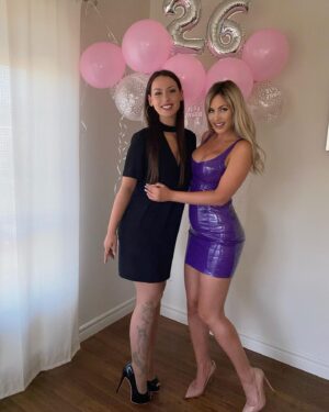 Audrey Pinault Instagram - J’ai eu la plus belle fête grâce à vous mes belles amies! Merci pour tout je vous aimes à la folie mes babes d’amour 💜💕#blessed