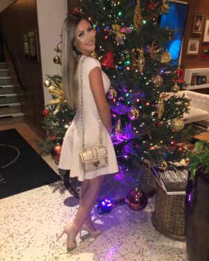 Audrey Pinault Instagram - Christmas in Miami 🌲🎁
.
.
.
.
.
#miami #miamibeach #holidays #holidayseason #holidaystyle #christmastree #cute #cutedress #nudedress #style #nudeisastyle #classy