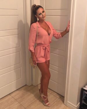 Audrey Pinault Instagram - Be the type of person you want
to meet ✨
.
.
.
.
.
#nightout #outfitinspiration #outfitgoals #classy #classywomen #finest #makeuplooks #makeupinspo #photooftheday #picoftheday #igdaily #instalike