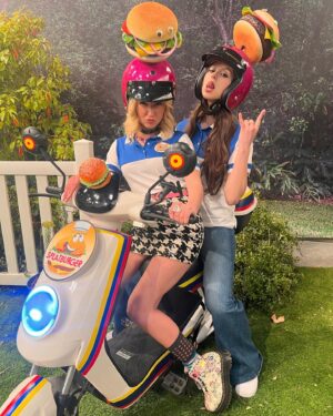 Audrey Whitby Instagram - A lil’ #TheThundermansReturn BTS in honor of The Thundermans returning again!!! 🍒⚡️

#TheThundermansReturnToReturning
