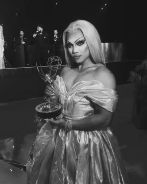 Aura Mayari Instagram - Emmy winner baby 🌙 what a night to remember 😍 #emmys #rupaulsdragrace
