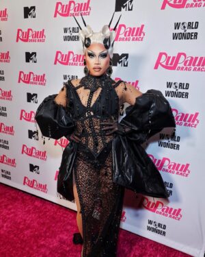 Aura Mayari Instagram - When the moon becomes a star. 🌙
@rupaulsdragrace finale this Friday! Catch the other half of my look ;)

👗 @jeffreykellydesigns 
💇‍♀️ @polishedwigs 
💍 @gemzbygenesis 
📸 @welovequeens & gettyimages