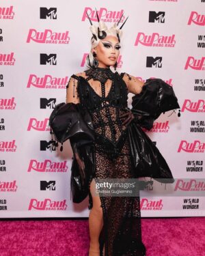 Aura Mayari Instagram - When the moon becomes a star. 🌙
@rupaulsdragrace finale this Friday! Catch the other half of my look ;)

👗 @jeffreykellydesigns 
💇‍♀️ @polishedwigs 
💍 @gemzbygenesis 
📸 @welovequeens & gettyimages