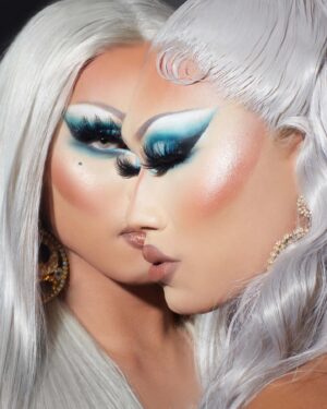 Aura Mayari Instagram - KahmAura
Asian Moon Goddess Sisters 🌙

#dragrace Make Over Challenge

Make up by me
📸 @ericrichardmagnussen
Hair by @moek_hair @gorak_eldar