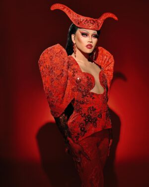 Aura Mayari Instagram - Pinay Representation

👗 @domingocholula head piece @hailsatinmillinery 
💇‍♀️ @gorak_eldar
📸 @alyssabarkerphoto assist: @bexxchin