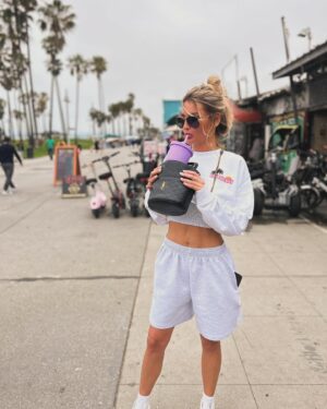 Aurélie Dotremont Instagram - Jamais sans la gourde