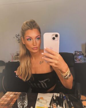 Aurélie Dotremont Instagram - @nunzia_in_makeupartist