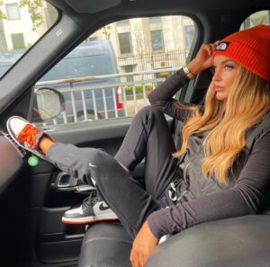 Aurélie Dotremont Instagram - 🍊range Rover