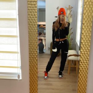 Aurélie Dotremont Instagram - 🍊range Rover