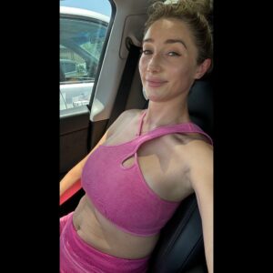 Aurora Culpo Instagram - No six pack, no boyfriend, no problem!!! 😉 

Don’t come for me- i know not everyone is meant for a six pack, and being healthy has a lot more to it than how we look and our muscle mass to fat ratio. HOWEVER, I have not been eating and exercising well for a few months so I am back at that “day 1” feeling of getting back on the horse and HUMBLED AF by that megareformer class 🥵

And you want to know what? It doesnt suck as much as we think it will. I actually love it. Dopamine is released in the pursuit of a goal, not when we achieve the prize. Remember this next time youre dreading making that first step to get back at it. Its NEVER too late to course correct, start over, or start from scratch, and its a sweet dopamine kick. Endorphins are pretty awesome too if you’re getting back in shape like me!