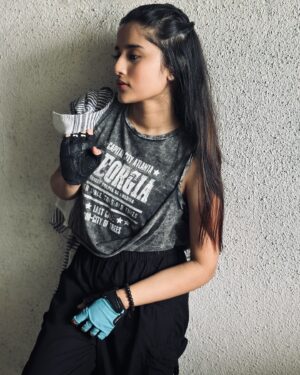 Aurra Bhatnagar Badoni Instagram - pretty cool, right? 🖤⛓️✨