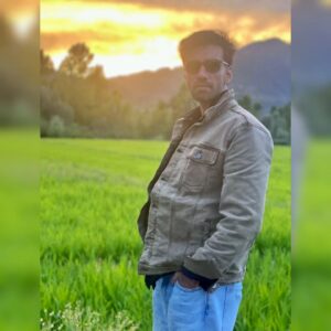 Avinash Tiwary Instagram - AnKahi Baatein Dil Mein Reh Jaati Hain,
AnSuni Aawaazein Chup Chaap Keh Jaati Hain.

📷- @sajidaliog & @khawarjamsheed
