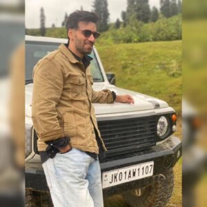 Avinash Tiwary Instagram - AnKahi Baatein Dil Mein Reh Jaati Hain,
AnSuni Aawaazein Chup Chaap Keh Jaati Hain.

📷- @sajidaliog & @khawarjamsheed