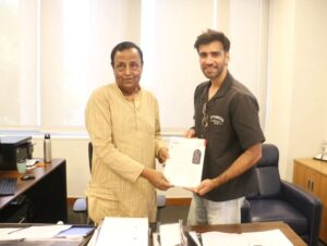 Avinash Tiwary Instagram - I am overwhelmed by the Love and Energy i felt on my recent trip to Bihar...Mark my words when i say this PATNA is probably the only capital of a state in the country which will be envied for the potential  and growth opportunities.

Meeting the DY. CM @vijaykrsinhabih  listening to his Intent and Vision for Bihar and his genuinity really touched my heart and filled me with immense hope and energy for the State's future.

Respected Industry and Tourism Minister Shri @nitishmishraoffice is the face of the New Bihar, a Man of great intellect,Culture and a man with burning passion for the growth and Development of Bihar,am honoured to have shared space with you Dear sir.

@biharmuseumofficial was visited and Dare i Say it might be one of the best Museums not just the country but the entire world. Its the Vision and abled hands of Sir Anjani Kumar Singh who has ensured that every new step taken by the state will be in Accordance of International Standards and Parameters...Always looking forward to New Innovations and Mediums to Lift The state that had taken a Slump in its recent post Independence History.

The State functioning is empowered by the commitment and dedication of Brilliant officers like Mr. @abhaysinghinsta and Mr. Mithilesh Mishra who are absolutely fueled by passion for the  Change in State.

i feel absolutely blessed to have shared space and the passion that you have for the State.

Lastly, Making this a declaration...
Bihar is waiting to burst out as a most sought after Tourism Spot in the country blessed with being the epicentre of India's History,Culture,Religion and the Untapped potential of Wildlife and Nature...
@tourismbihargov Shall lead the way!