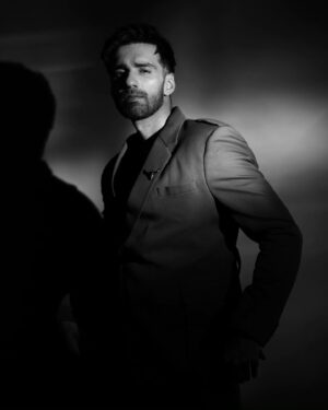 Avinash Tiwary Instagram - The Daydream You Choose
The Nightmare You Deserve!

Outfit by @shop_kohra
Lapel pin by @cosanostraastudio
Shoes by @rossobrunelloofficial
Styled by @tanyakalraaa
Team @aakritii.07
HMU @anshul_hair @ravisolanki.18
📸 @navneet_photography