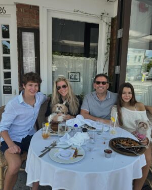 Aviva Drescher Instagram - Some Hamptons fun ! Thank you @mrsjillzarin for a fun day at your annual luncheon !! Loved seeing @chloemelas who is such a talent ! Missing you so much @harrisondubin !!!!