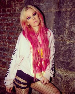 Avril Lavigne Instagram - 💖☠️💖