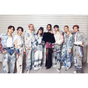 Avu-chan Instagram - 一年。

龍宮城 あなたと共に在れることをわたしはうれしく思っています。
続きはプロデュース、あとはお手紙にて

いつもありがとう！