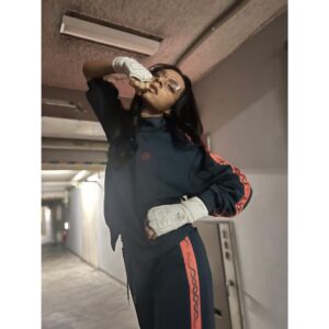 Avu-chan Instagram - 歌詞は生き様 歌は命の大喧嘩
喰らって頂ければさいわいです
女王蜂 『虻と蜂』『HALF』