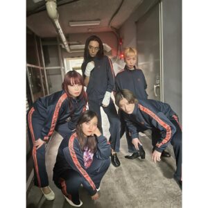 Avu-chan Instagram - 歌詞は生き様 歌は命の大喧嘩
喰らって頂ければさいわいです
女王蜂 『虻と蜂』『HALF』