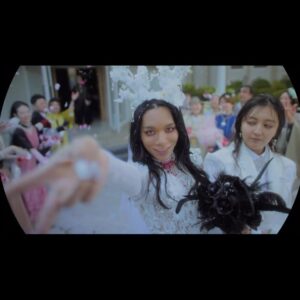 Avu-chan Instagram - 女王蜂 新曲 「超メモリアル」
MV公開まで