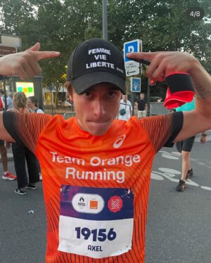 Axel Auriant Instagram - Mon deuxième marathon et de loin le plus dur sur le tracé olympique 🫠
42,195km / 436 de D  / 4h33 en ayant couru 5 fois en un an…
Merci @claudehenriduriez & @camille.emie de m’avoir fait confiance pour intégrer cette team de fou furieux @teamorangerunning 🥹🧡
