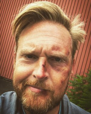 Axel Stein Instagram - Freunde, ich wünsche euch einen guten Übergang ins neue Jahr. #bye2020 #welcome2021 
Bleibt gesund. 
Wir sehen uns im Ziel 💋♥️🍀🤞🏻