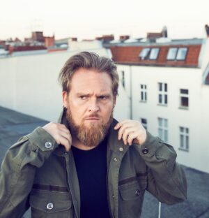 Axel Stein Instagram - #weekendmood 
Harte Woche gehabt, deshalb gucke ich ein bisschen böse... 😅 📸 @jenskochphoto 😘♥️