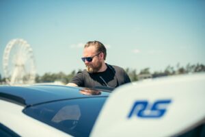 Axel Stein Instagram - #DrivenByDreams 

@porsche @pec.hhr @ibaschdi 
#werbung 

911 GT3 RS: Kraftstoffverbrauch kombiniert 12,7 l/100 km (NEFZ) ; 13,4 l/100 km (WLTP); CO2-Emissionen kombiniert 289 g/km (NEFZ); 305 g/km (WLTP); Stand 08/2023