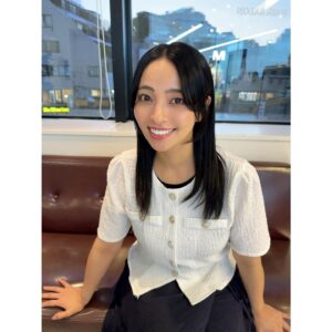 Ayame Misaki Instagram - dark tone💇‍♀️✂️

髪の毛がパサついてので、TOKIOトリートメントのかなりしっとりのを混ぜて？もらってつやんとした。毛量が多いから、すいてもらってかるくなったよ。夏はドライヤーの時間がしんどいから助かります！！

めぐたんLove🤍ありがとう

@meg_kodama  @littleharajuku 
#meg_arrange #hair #hairstyle #haircolor #haircut
#hairsalon #美容室 #💇‍♀️ #美容院 #✂️ #トリートメント