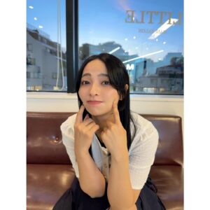 Ayame Misaki Instagram - dark tone💇‍♀️✂️

髪の毛がパサついてので、TOKIOトリートメントのかなりしっとりのを混ぜて？もらってつやんとした。毛量が多いから、すいてもらってかるくなったよ。夏はドライヤーの時間がしんどいから助かります！！

めぐたんLove🤍ありがとう

@meg_kodama  @littleharajuku 
#meg_arrange #hair #hairstyle #haircolor #haircut
#hairsalon #美容室 #💇‍♀️ #美容院 #✂️ #トリートメント