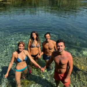 Ayça Varlıer Instagram - Azmak forever with @memosmusic @emreyasak @eceisgood 🌸💫🤍 #azmaknehriakyaka