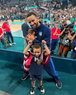 Ayesha Curry Instagram - We’re so proud of you @stephencurry30 !!! 🏅