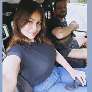 Ayesha Takia Instagram - Messy hair, salty air  and my love by my side.. 🔥❤️💋👌 @abufarhanazmi