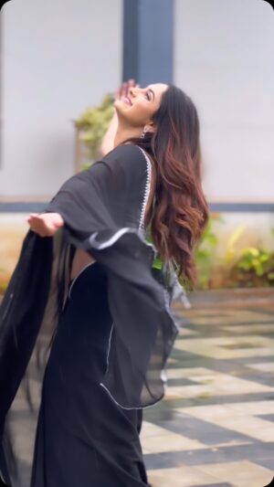 Ayesha Zeenath Instagram - Rain & me 🧿🖤🩶 

.
.
#reels #rain #love #feel #life #live #happy #fyp #trending