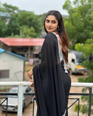 Ayesha Zeenath Instagram - Grateful 🤍

:
:
#post #insta #selflove #trending #black #love #live
