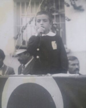 Ayhan Taş Instagram - Met-Üst'ün yeni mizah dergisi PASPAS Cuma günü çıkıyor..ben çocukken bölümünde olucam..Yumurtalık Atatürk İlk Okulu..